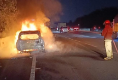 Sempat Menepi karena Lampu Indikator Menyala, Xenia di Tol Jagorawi Ludes Terbakar