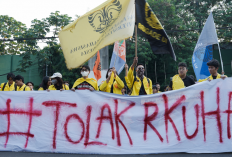 Meski Sudah Disahkan, Koalisi Masyarakat Sipil-Mahasiswa Geruduk DPR Tolak Revisi KUHAP!