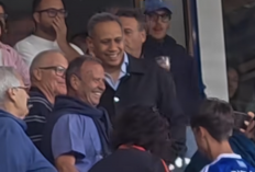 Bikin Haru! Presiden Como Mirwan Suwarso Rela Berikan Kursinya untuk Suporter Tertua Jelang Liga Champions