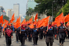 Massa Buruh Gelar Aksi Unjuk Rasa di Patung Kuda, Tuntut UU Cipta Kerja dan Omnibuslaw Dicabut