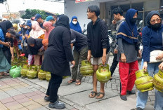 Bahlil Lahadalia Kunjungi Agen LPG 3 Kg Cibodas, Aparat Turun Tertipkan Antrean Warga