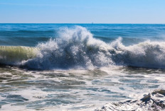 Waspada Gelombang Tinggi 4 Meter Hantam Perairan Indonesia Hari ini 13 Januari 2026