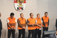 KPK Geledah Kantor dan Rumah Dinas Bupati Lampung Tengah, Uang Ratusan Juta Disita!