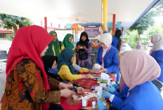 Mahasiswa Farmasi Universitas Esa Unggul Edukasi dan Skrining Warga Rawa Buaya, Cegah Penyakit Degeneratif