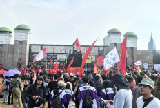 Buruh, Mahasiswa dan Komunitas Gruduk DPR, Hari Buruh Bukan Untuk Pesta!