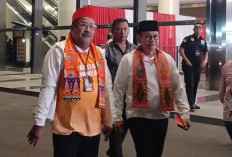 Tiba di Lokasi Debat, Paslon Pramono-Rano Kompak Kenakan Jaket Putih: Jakarta Menyala!